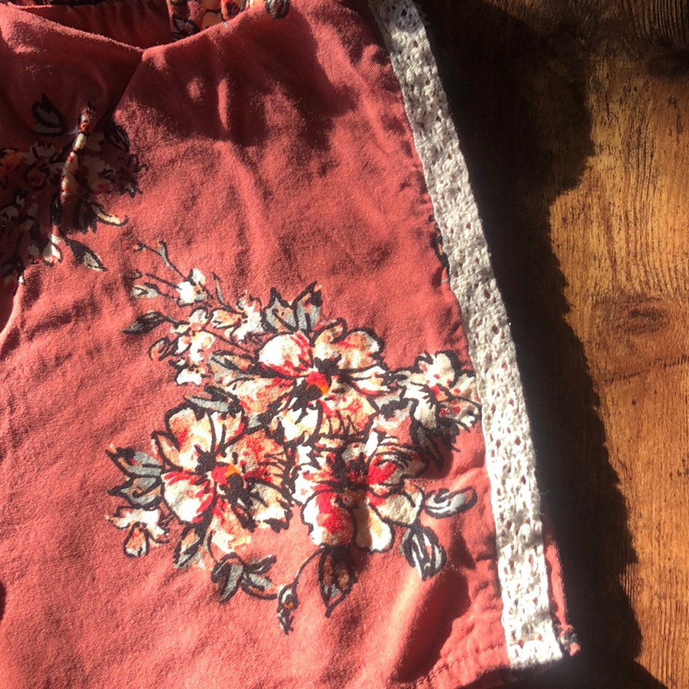 Shorts - Picture 2 of 3